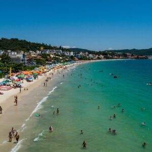 BOMBINHAS EN BUS - posada Enseada Dos Golfinhos - 2026/2027